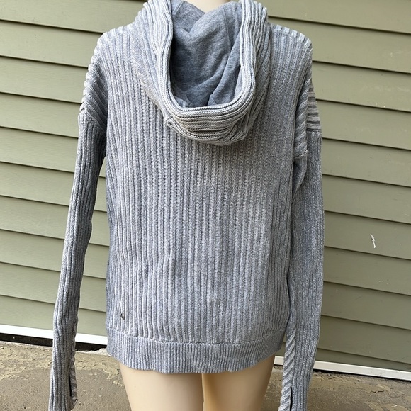 Excellent condition Lululemon cable knit full zip sweater - Picture 8 of 14